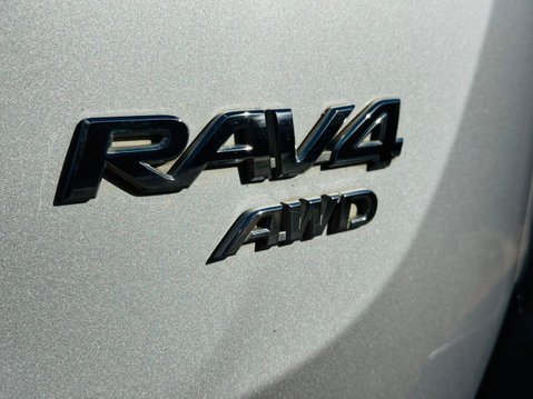 Toyota Rav4 2.2 D-4D Invincible SUV 5dr Diesel Manual 4WD Euro 5 (150 ps) 14