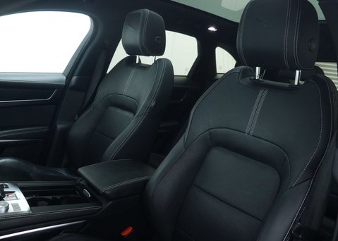 Jaguar F-Pace 2.0 P400e 17.1kWh R-Dynamic Black SUV 5dr Petrol Plug-in Hybrid Auto AWD Eu 49