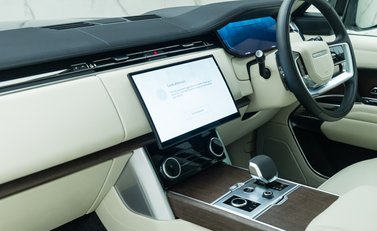 Land Rover Range Rover D350 SE 18