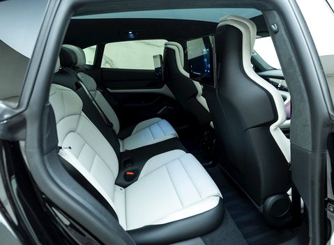 Porsche Taycan Turbo S Cross Turismo 13