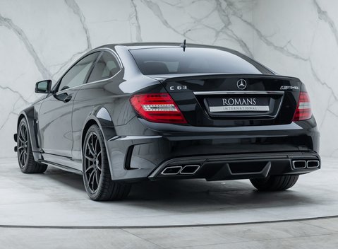 Mercedes-Benz C63 AMG BLACK SERIES 10