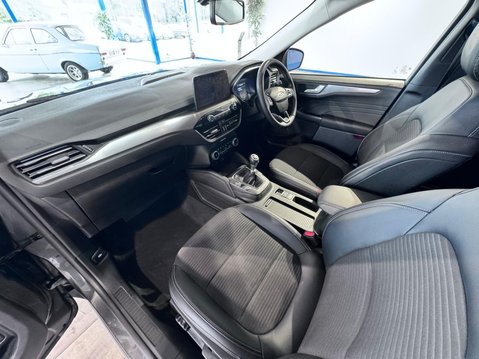 Ford Kuga 1.5T EcoBoost Titanium Edition Euro 6 (s/s) 5dr 27