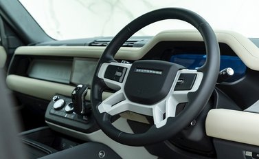 Land Rover Defender 110 XS Edition P400 9