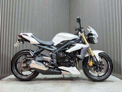 Triumph Street Triple 2013 ONLY 13K STUNNING EXAMPLE NEW MOT WARRANTY