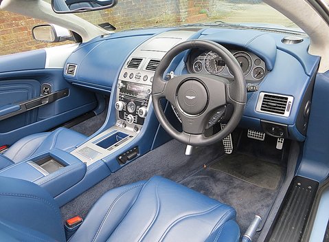 Aston Martin DBS Volante 8