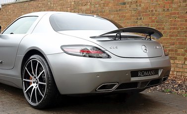 Mercedes-Benz SLS AMG GT 8