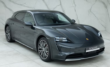 Porsche Taycan 4S Cross Turismo 8