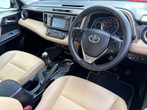 Toyota Rav4 2.2 RAV4 Invincible D-4D 4WD 5dr 19