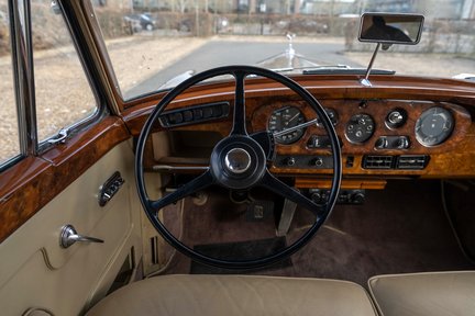 Rolls-Royce Silver Cloud II 18
