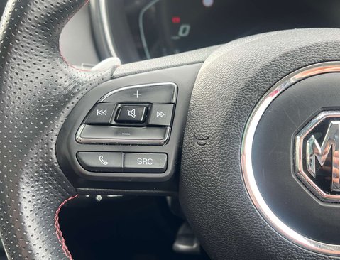 MG HS 1.5 MG HS Exclusive Semi-Auto 5dr 16