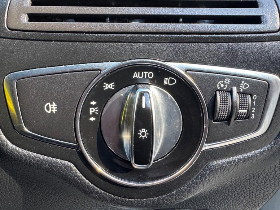 2015 Mercedes-Benz C Class — image 39