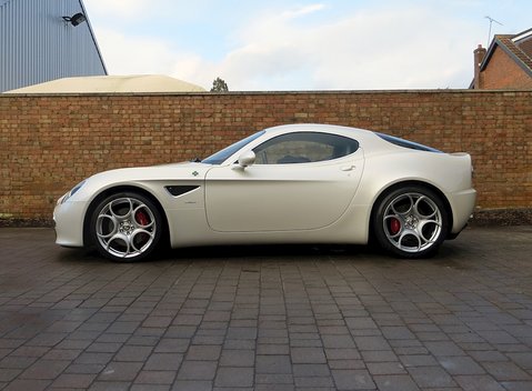 Alfa Romeo 8C Competizione 10