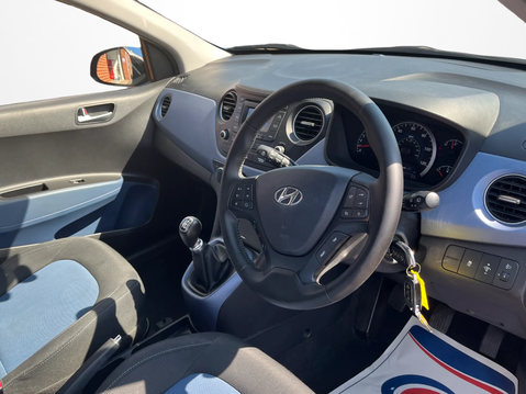 Hyundai i10 1.0 Premium 5dr 11