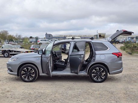 Mitsubishi Outlander 2.0h 12kWh GX4h SUV 5dr Petrol Plug-in Hybrid CVT 4WD Euro 6 (s/s) (200 ps) 9