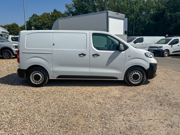 Peugeot Expert MWB L2H1 Low Roof Professional Premium 2700 Air Con EURO 6 5
