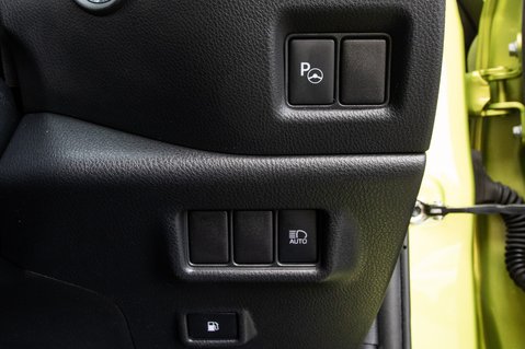 Toyota C-HR LIME EDITION 17