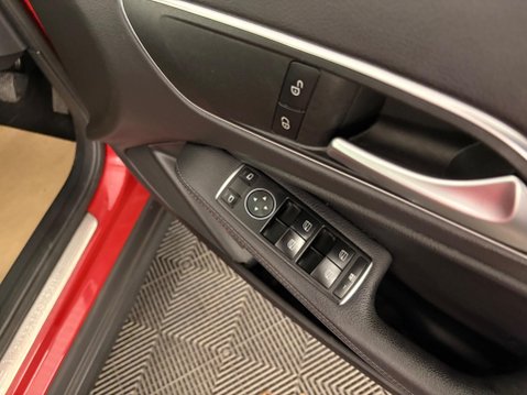 Mercedes-Benz GLA 1.6 GLA200 SE (Executive) Euro 6 (s/s) 5dr 34