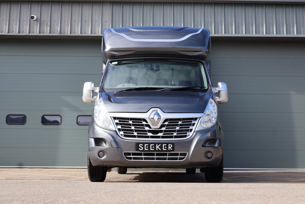 Renault Master 3.5 ton Coach Built Freddie Gover Horsebox with uprated suspension alloys  12