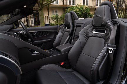 Jaguar F-Type R-Dynamic Black 33