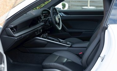 Porsche 911 Carrera (992) 15