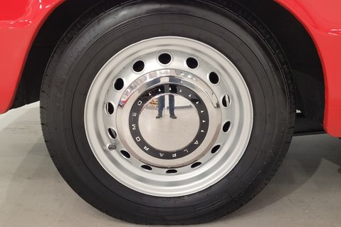 Alfa Romeo Spider 1750 VELOCE 19