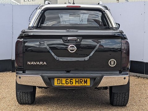 Nissan Navara DCI TEKNA 4X4 SHR DCB 8