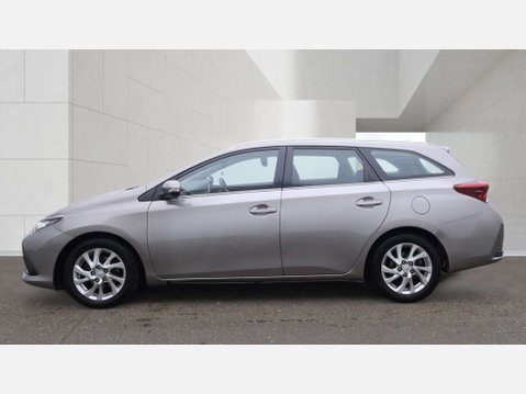 Toyota Auris 1.6 D-4D Business Edition Touring Sports 5dr Diesel Manual Euro 6 (s/s) (11 8
