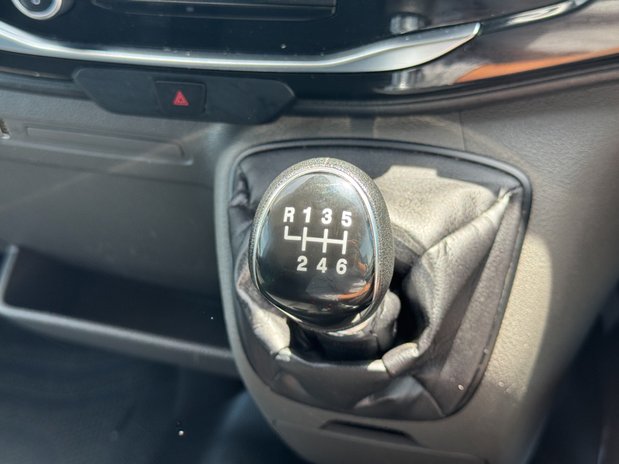Ford Transit LWB L3H2 [SOLD KH] Medium Roof Trend 350 Air Con Alloys Sensors EURO 6 39