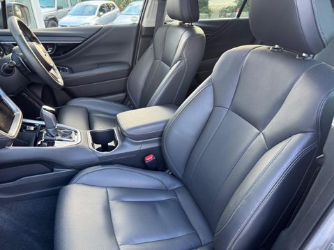 Subaru Outback TOURING 27