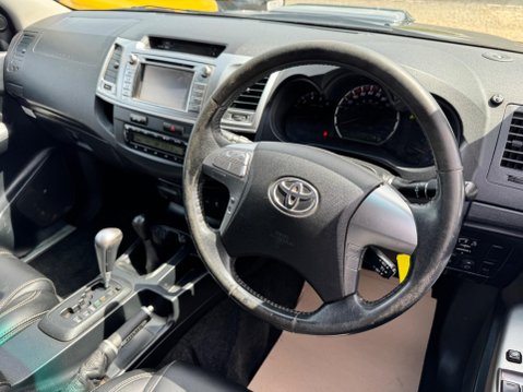 Toyota Hilux 3.0 D-4D Invincible Auto 4WD Euro 5 4dr 30