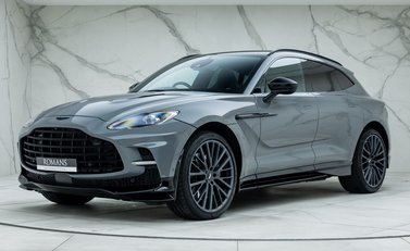 Aston Martin DBX 707 1