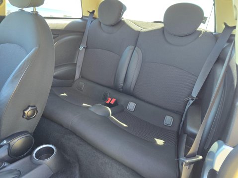 Mini Hatch 1.6 Cooper Steptronic Euro 5 3dr 20