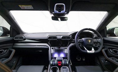 Lamborghini Urus 17