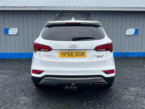 Hyundai SANTA FE 2.2 CRDi Blue Drive Premium 4WD Euro 6 (s/s) 5dr 8