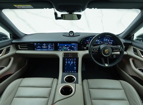 Porsche Taycan 4S Cross Turismo 18