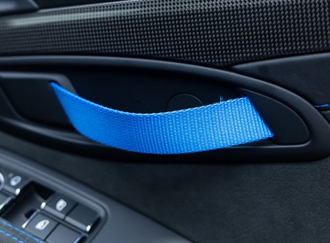 Porsche Cayman GT4 (718) 26