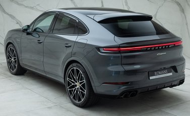Porsche Cayenne E-HYBRID coupe 12