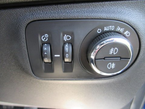 Vauxhall Corsa 1.4i ecoTEC Griffin Euro 6 3dr 29