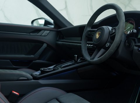 Porsche 911 Carrera 4 GTS (992) 13