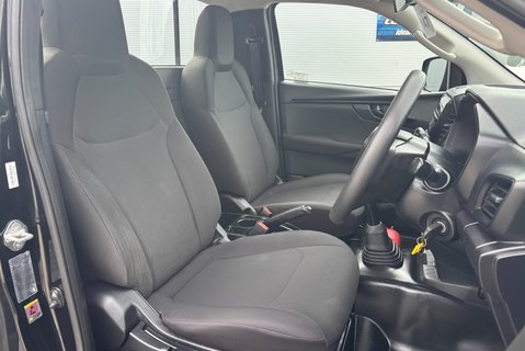 Isuzu D-Max 1.9 TD Utility 4x4 Single Cab Pickup 4