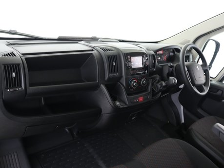 Peugeot Boxer 2.2 BlueHDi L3H2 Professional Premium+ 140ps 10