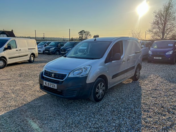 Peugeot Partner SWB L1H1 (SOLD) Low Roof Professional Air Con Nav Sensors EURO 6 NO VAT 2