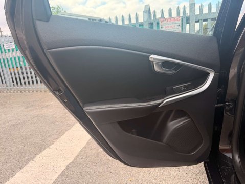 Volvo V40 2.0 V40 R-Design D2 5dr 43