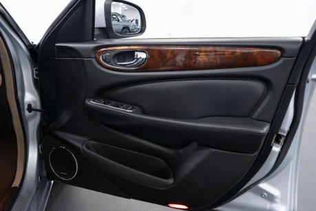 Jaguar XJ 3.0 XJ Sovereign V6 Auto 4dr 11