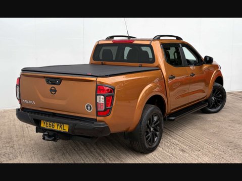 Nissan Navara 2.3 Navara Tekna dCi Auto 4WD 5dr 42