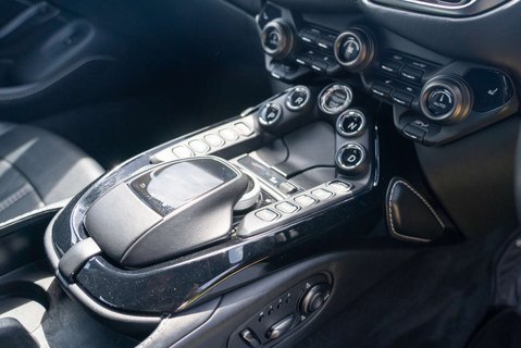 Aston Martin Vantage 4.0 V8 Coupe 14