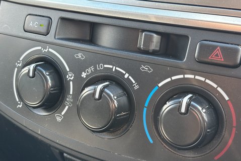 Toyota Hilux Icon 4X4 D-4D Double Cab Pickup - Sat Nav / Air Con / Rear Camera 14