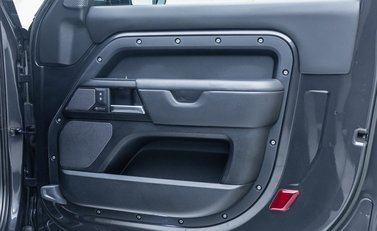Land Rover Defender 90 V8 Carpathian Edition Urban Widetrack 28