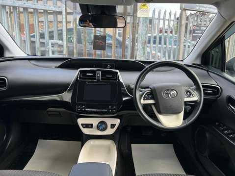 Toyota Prius VVT-I ACTIVE 29