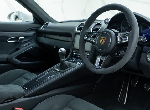Porsche 718 Cayman GTS 4.0 10